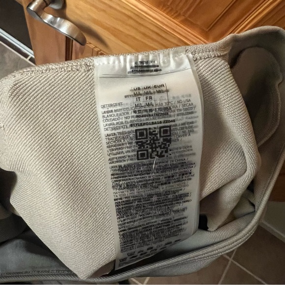 Guess women’s alma seamless green scoop neck stretch top cropped top - Picture 4 of 5